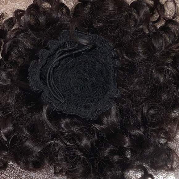 Curly hair bun - Picture 3 of 3